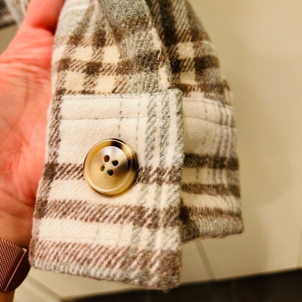 Women's Plaid Shacket - Picture 6 of 7